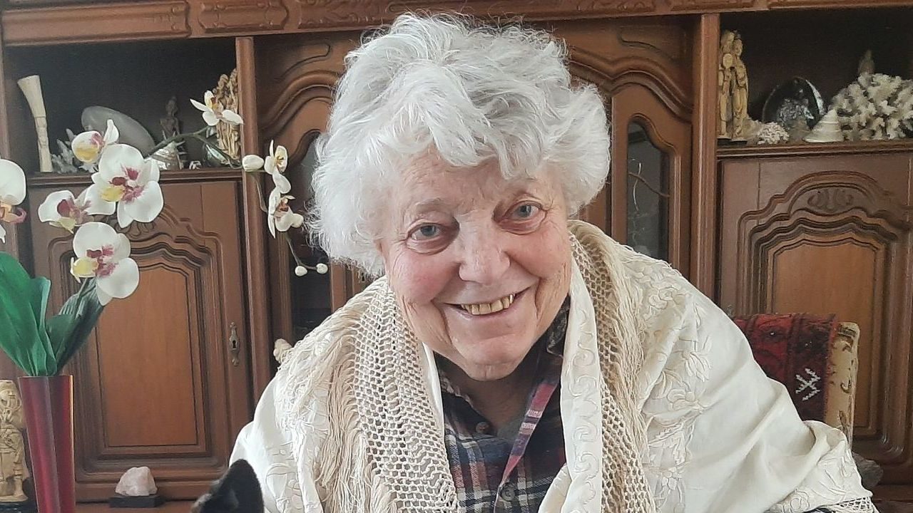 Foto: Bild einer alten lächelnden Dame