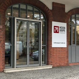 Foto. Eingang des Sitzes in der Frankenallee