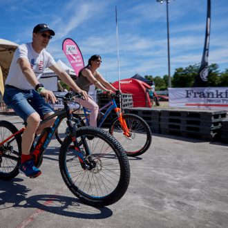 Foto: Fahrradfahrende auf der Velo Frankfurt