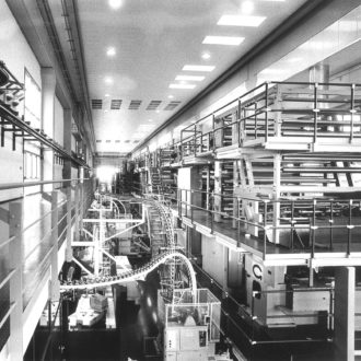 Das Foto zeigt einen Teil der Druckmaschine von Koenig & Bauer.
