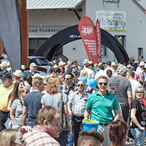 Foto: Bild der Besuchenden der Frankfurter Automobilausstellung