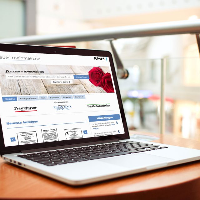 Foto: Laptop mit Ausschnitt der Website trauer-rheinmain.de