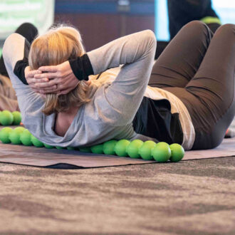 Foto: Besuchende der gesund leben Messe beim Probetraining