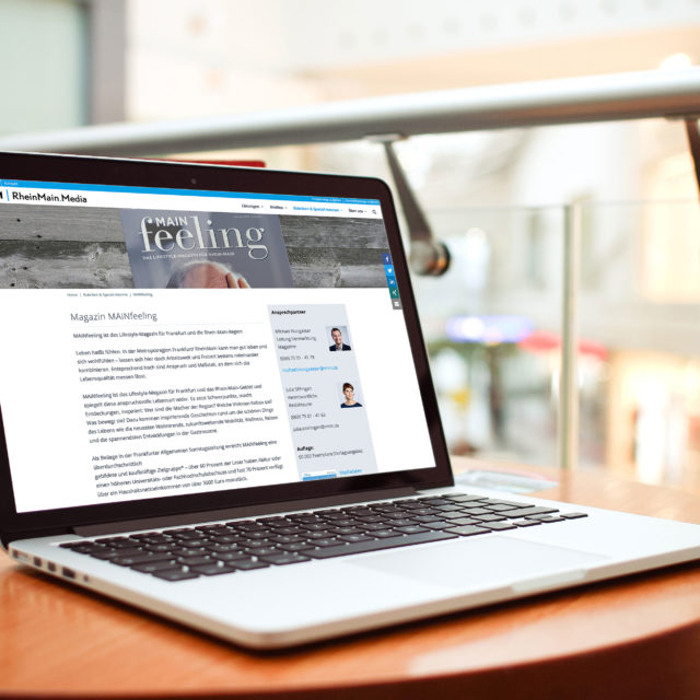 Foto: Laptop, der die Website von MAINfeeling zeigt