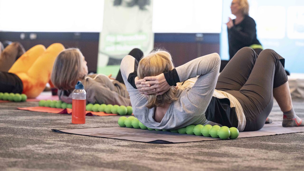 Foto: Personen, die Rückentraining machen