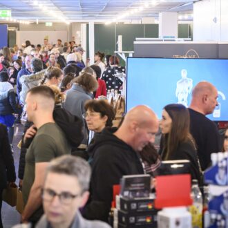 Foto: Besuchermenge auf der Messe